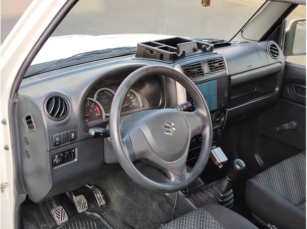 Car image 13