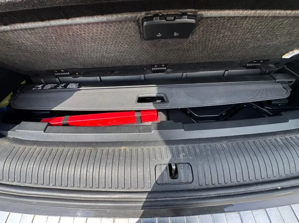 Car image 25