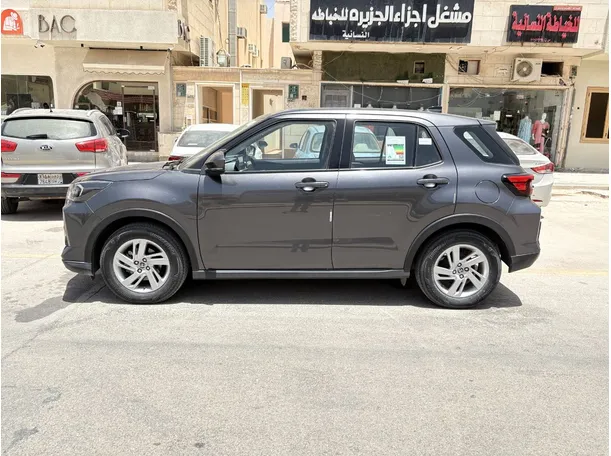 Car image 8