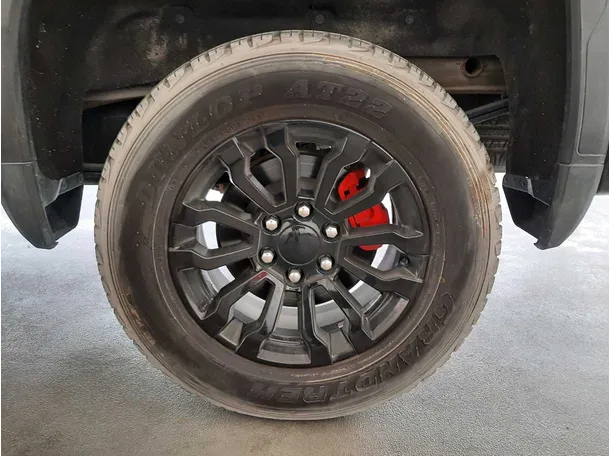 Car image 9