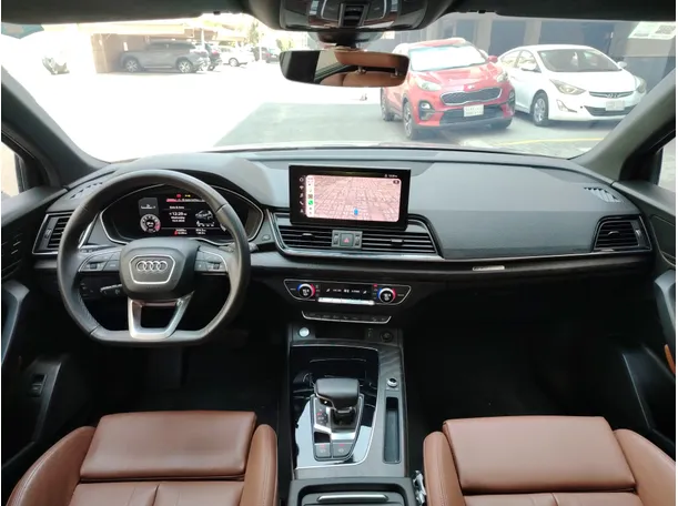Car image 19