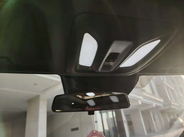Car image 36