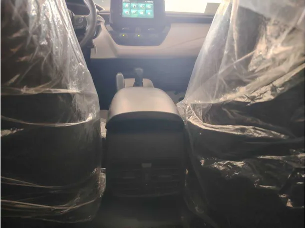Car image 25