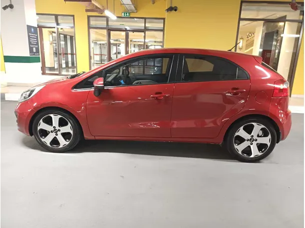 Car image 8