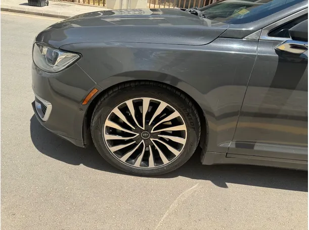 Car image 9