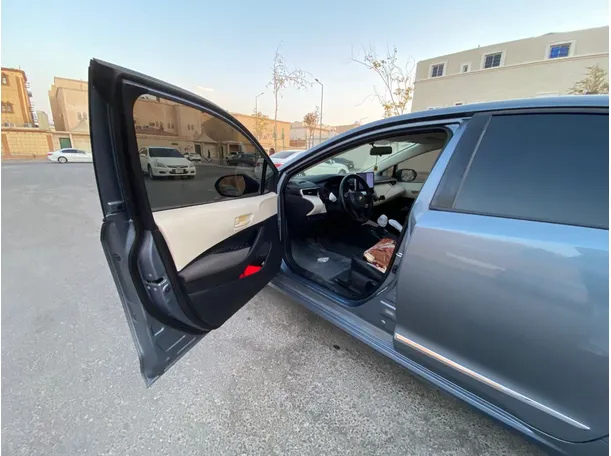 Car image 10