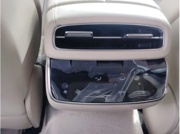 Car image 32