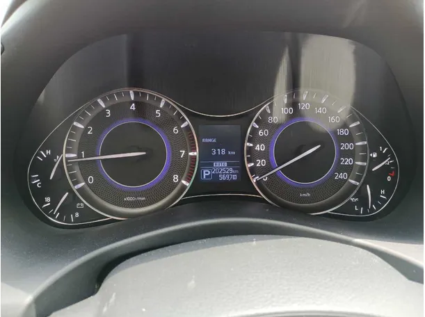 Car image 26
