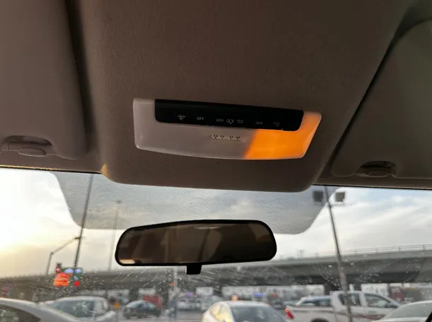 Car image 24