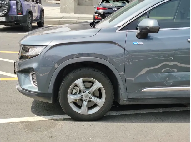 Car image 8