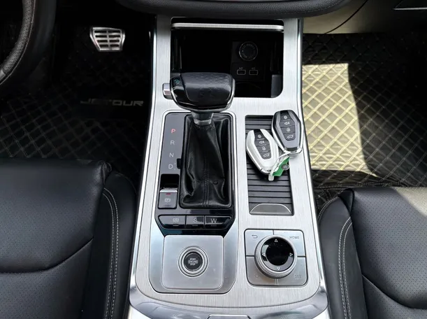 Car image 19