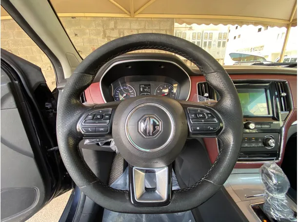 Car image 16