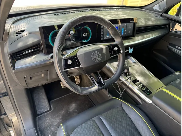 Car image 11