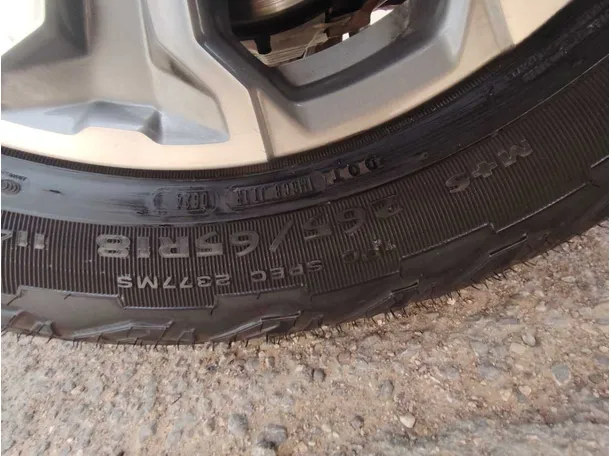 Car image 24