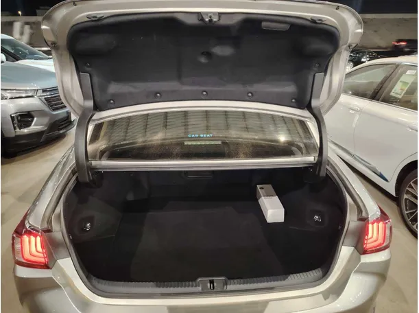 Car image 32