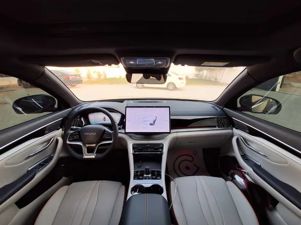 Car image 18