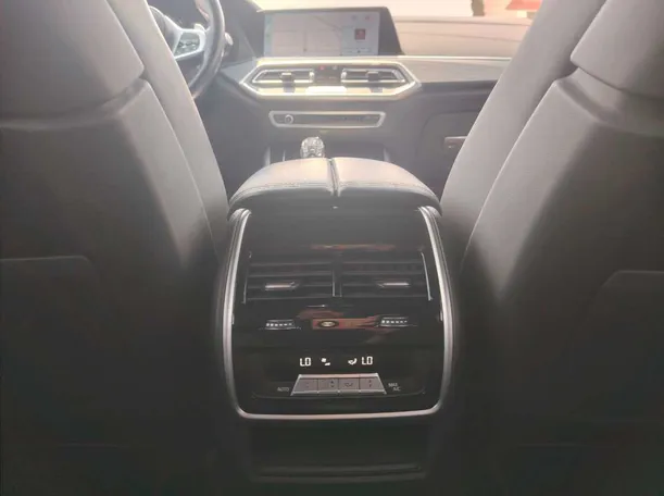 Car image 26