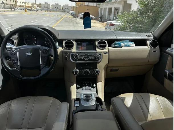 Car image 16
