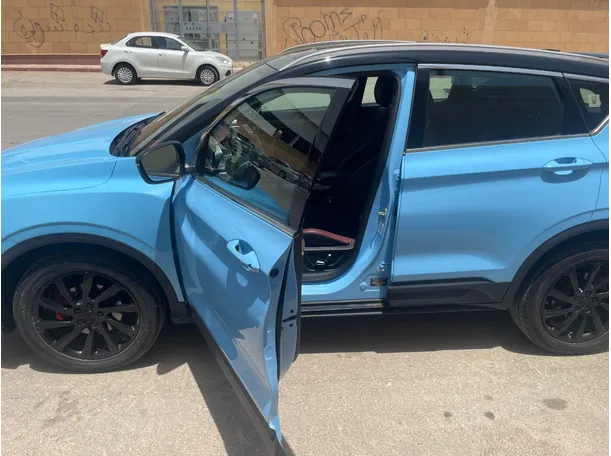 Car image 9