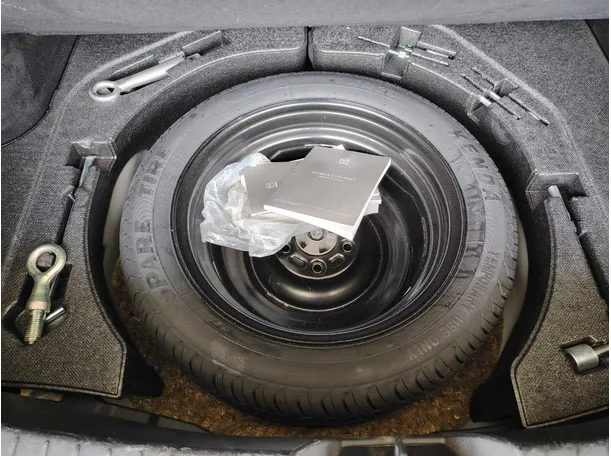 Car image 30