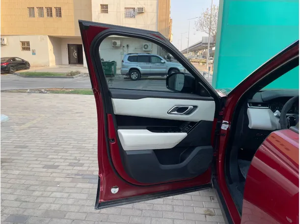 Car image 11