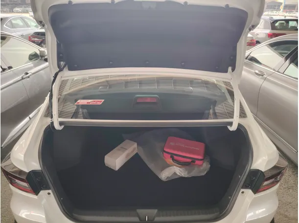 Car image 27