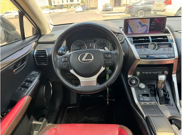 Car image 17