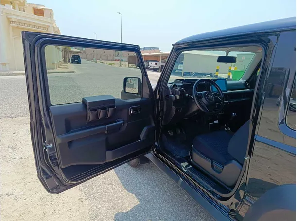 Car image 11
