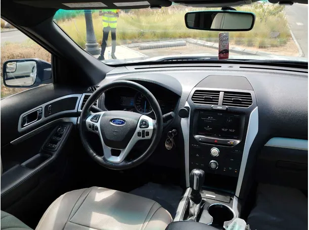 Car image 24