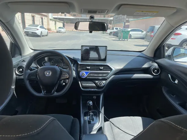 Car image 17