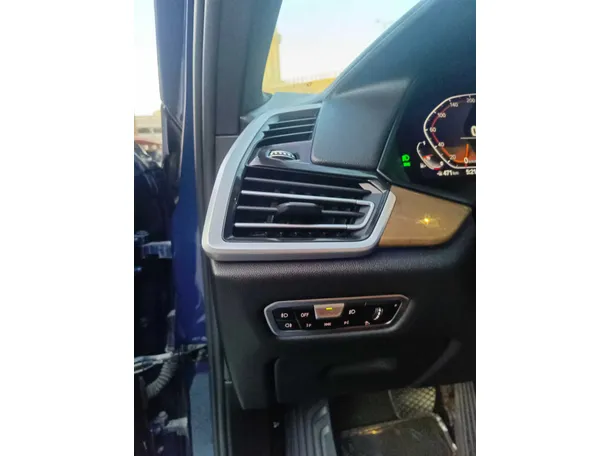 Car image 35