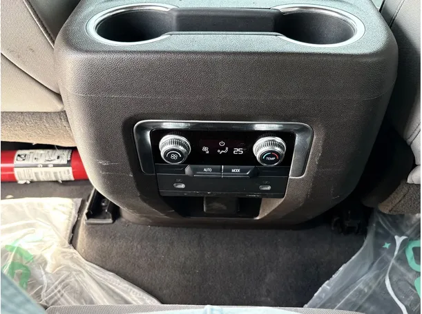 Car image 28