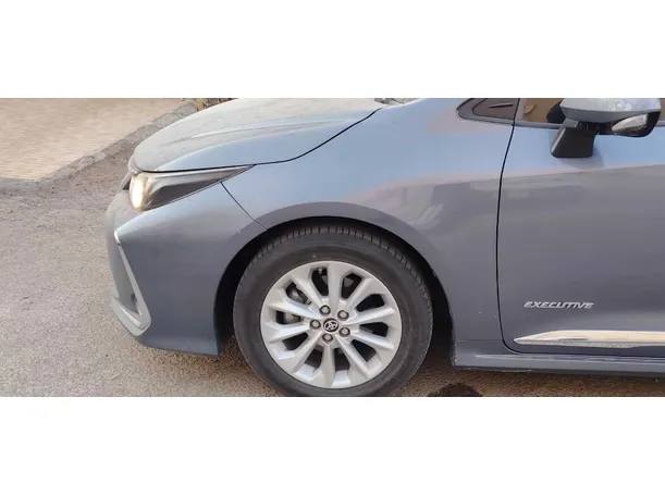 Car image 9