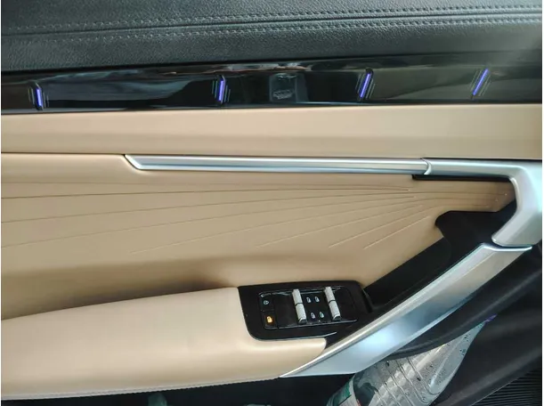 Car image 36