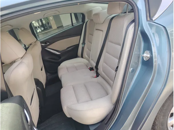 Car image 16