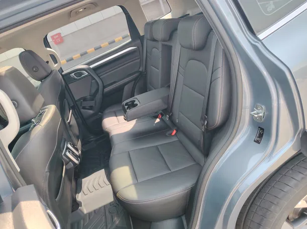 Car image 16