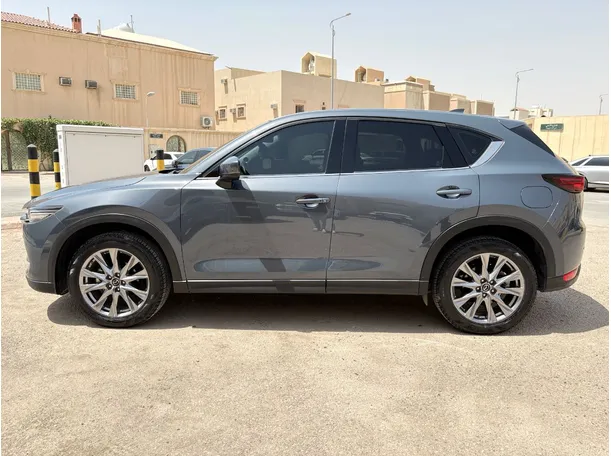 Car image 8