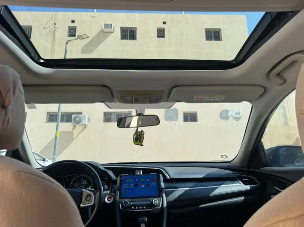 Car image 14