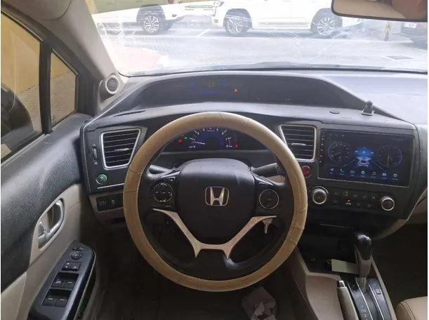 Car image 12