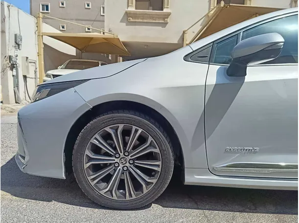 Car image 9