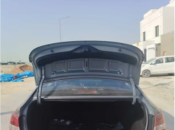 Car image 24