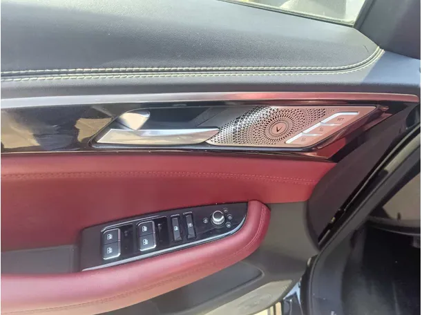 Car image 33