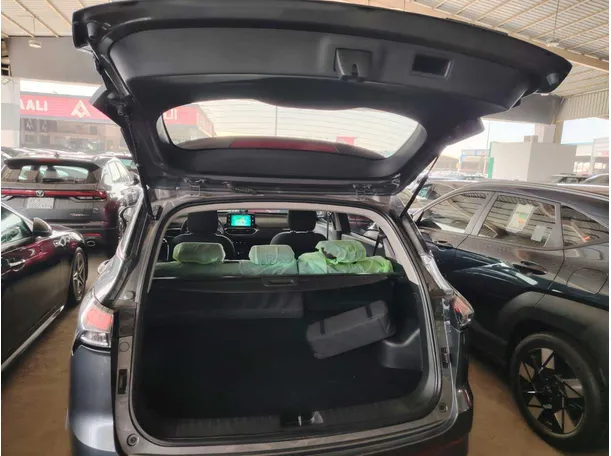 Car image 30