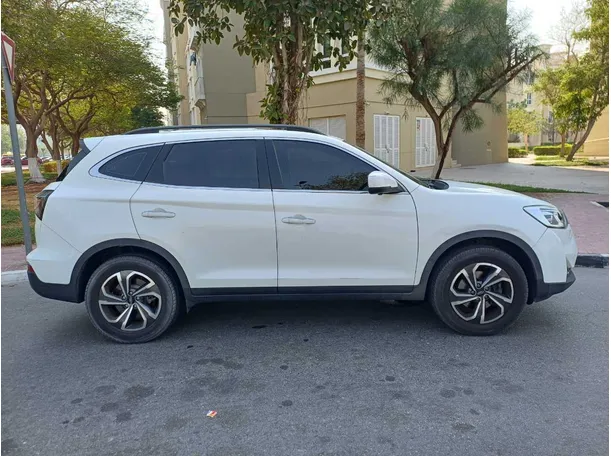 Car image 8