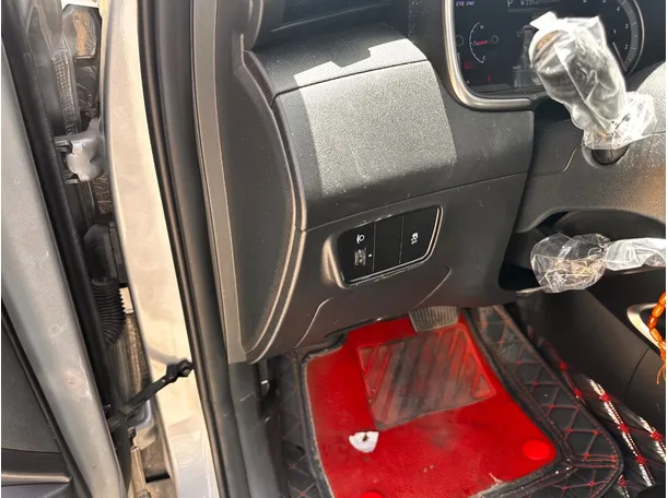 Car image 25