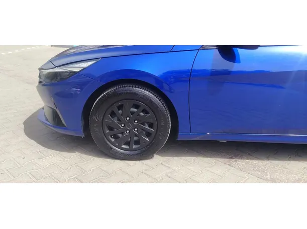 Car image 9