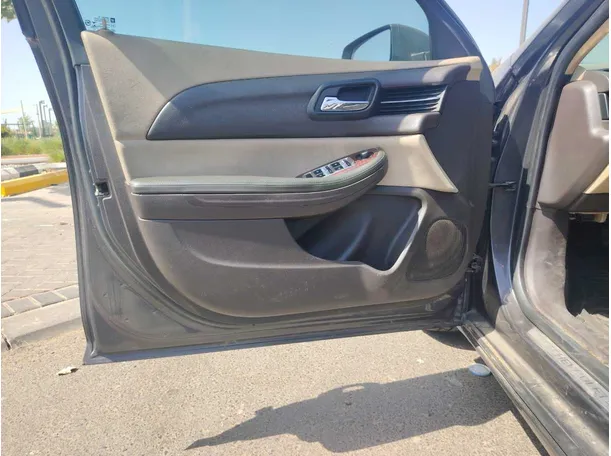 Car image 10