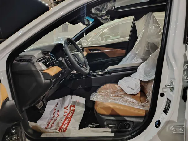 Car image 16
