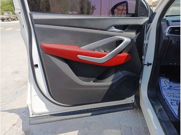 Car image 10