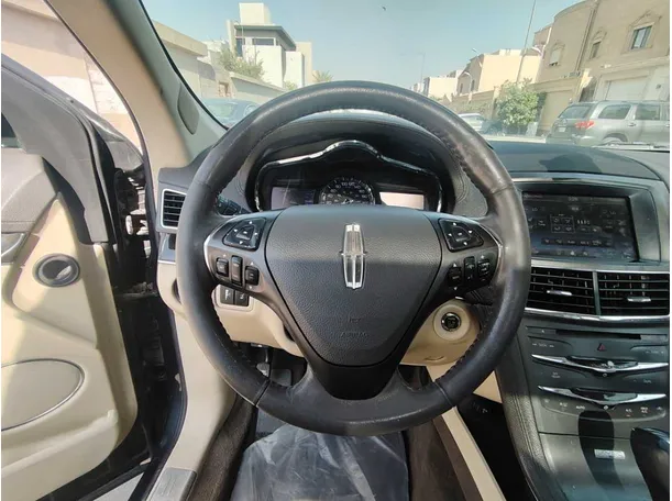 Car image 24
